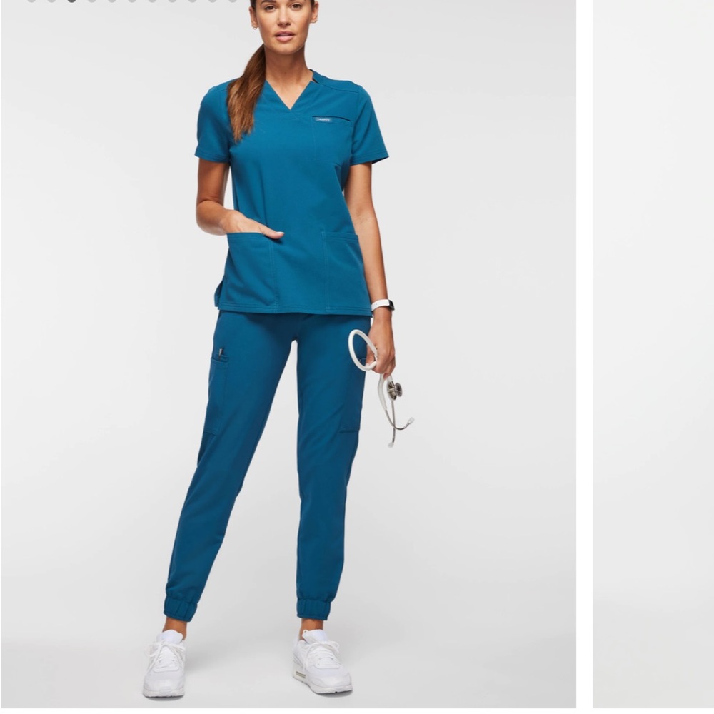 JAANUU Caribbean blue scrub set